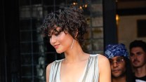 Zendaya, sandali gladiatore e cascata di ricci: il look a New York