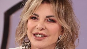 #acasadi Alba Parietti, vicino a Milano: tra dettagli pop e piscina