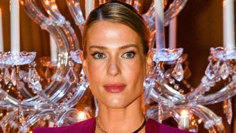 Re Carlo, la nipote Amelia Spencer si mostra in bikini e lo fa arrossire