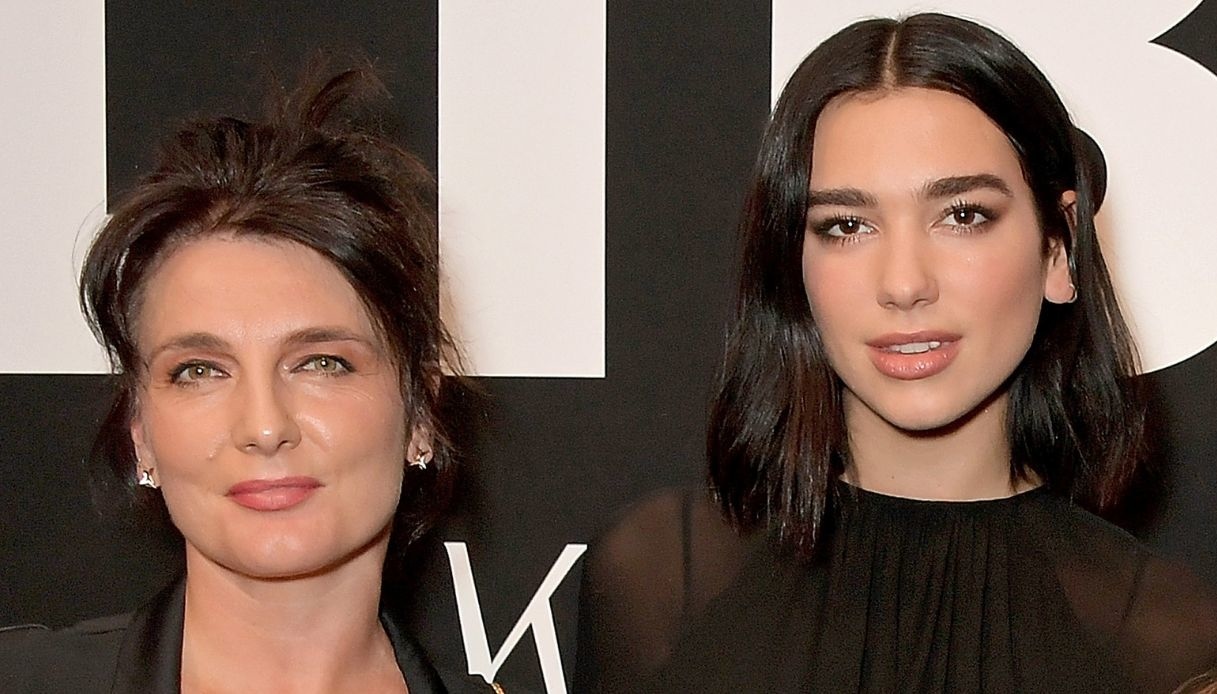 Dua Lipa ha una mamma bellissima e uguale a lei: due gocce d’acqua con stile