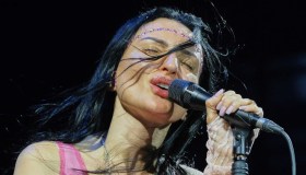 “Nostalgia per la ragazza che ero”, Arisa compie 44 anni e fa un bilancio della sua vita a Milano