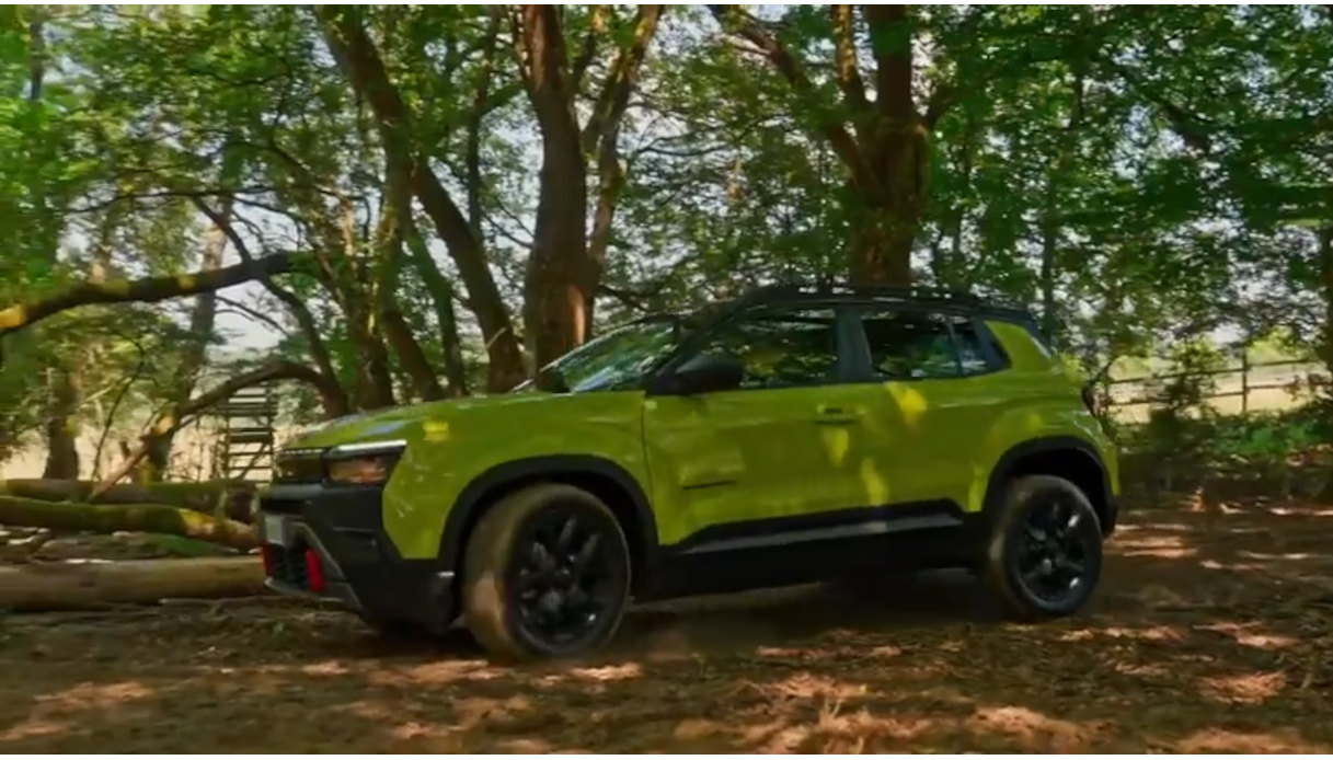 Jeep Avenger 4xe, il SUV che conquista tutti: stile urbano, anima avventurosa