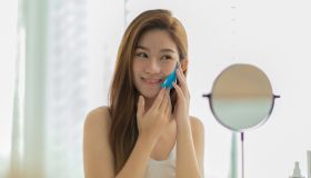 Parola d’ordine azulene: l’ingrediente che lenisce la pelle sensibile è il segreto della k-beauty da inserire nella nostra skincare