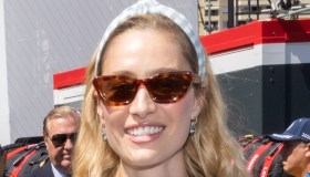 Beatrice Borromeo, l’ultima trasgressione d’estate (a fiori) che solo lei può permettersi