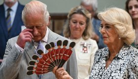 Re Carlo, i 79 anni di Camilla e la birra per affogare i troppi dispiaceri