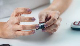 Diabete di tipo 1, non colpisce solo bimbi e adolescenti: può comparire anche negli adulti, ecco perché