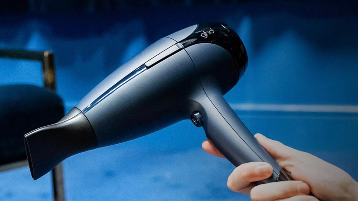 Ghd Helios, il phon professionale anticrespo che dimezza l’asciugatura costa quasi la metà (per poco)