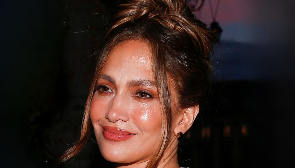 Jennifer Lopez fa impazzire Parigi: quattro look couture prima ancora delle sfilate