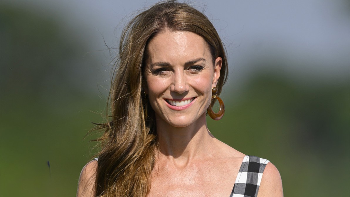 Kate Middleton, quelle foto sono una risposta al costume di Meghan Markle