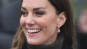 Kate Middleton in mini shorts svela le gambe muscolose e lascia senza parole