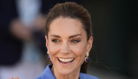 Kate Middleton torna a Wimbledon e infrange il protocollo col tailleur azzurro