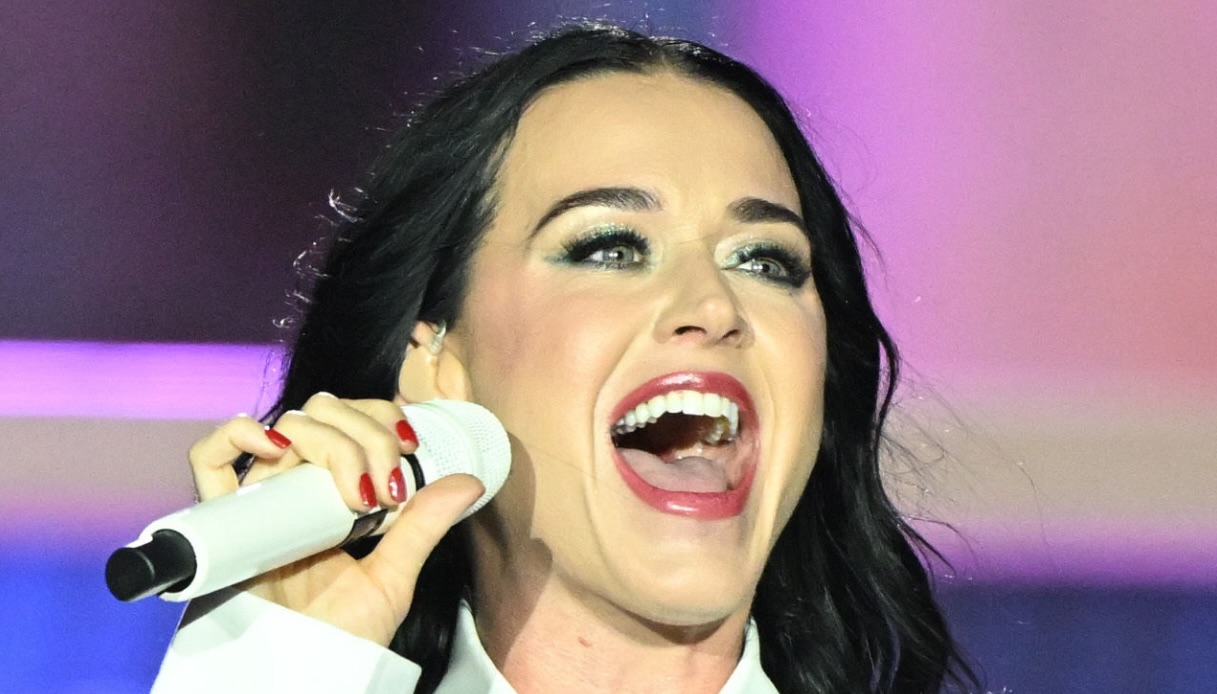 katy perry in camicia e cravatta il look nasconde un messaggio tutt8217altro che casuale da Dilei.it katy perry in camicia e cravatta il look nasconde un messaggio tutt8217altro che casuale