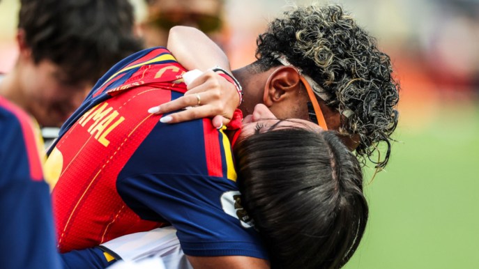 Lamine Yamal Festeggia La Vittoria Ai Mondiali 2026 Con La Fidanzata lamine-yamal-festeggia-la-vittoria-ai-mondiali-2026-con-la-fidanzata