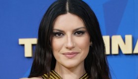 Laura Pausini, bracciali Tubogas con diamanti e collier di zaffiri: chi ha creato i suoi gioielli ai Mondiali