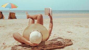 Le nostre “pillole di lettura” di agosto, il libro giusto al momento giusto