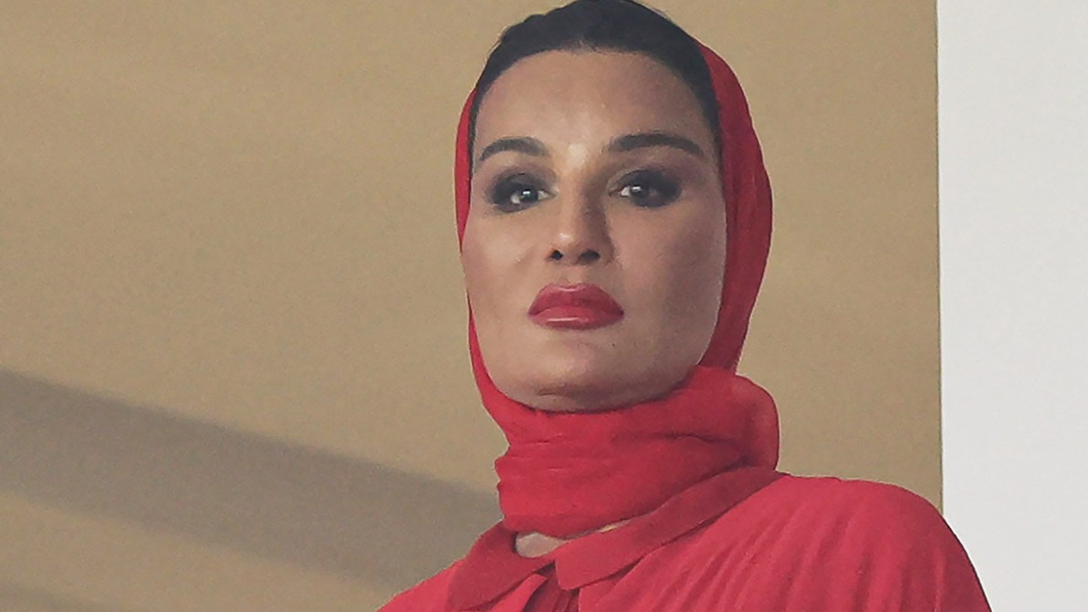 Moza del Qatar in lutto, piange l’amore della sua vita: “Con il cuore pesante imploro Dio”