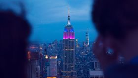 La proposta di matrimonio in cima all’Empire State Building e quella frase condivisa anche da Eros Ramazzotti