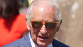 Re Carlo s’improvvisa medico veterinario, la visita allo Zoo di Londra con Camilla