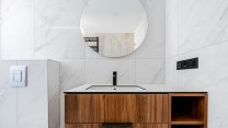 Forma, luce e cornice decidono chi vince l’Oscar del bagno: lo specchio