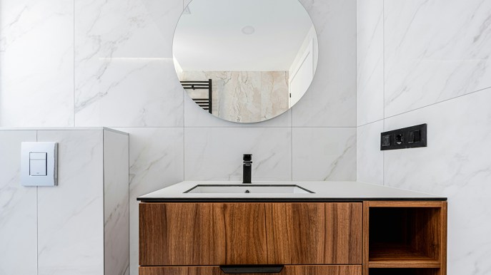 Forma, luce e cornice decidono chi vince l’Oscar del bagno: lo specchio