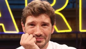 Affari Tuoi, Serena scoppia in lacrime e Stefano De Martino osa ciò che non aveva mai fatto prima