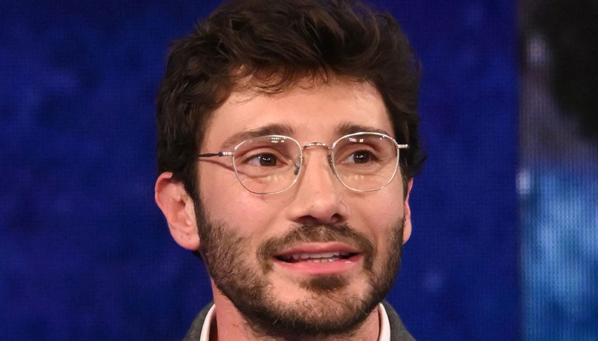 stefano de martino il video virale delle pulizie in balcone sembra uno spot da Dilei.it stefano de martino il video virale delle pulizie in balcone sembra uno spot