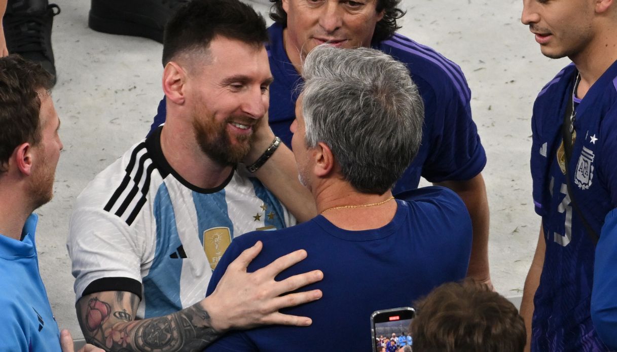 L'abbraccio di Messi col padre