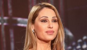 Anna Tatangelo splendida in bikini: la rara foto con il compagno misterioso