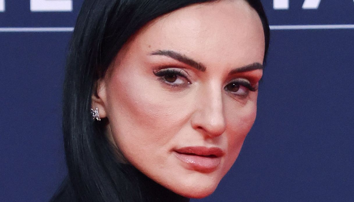 arisa cancella la foto in topless le cose cambiano da Dilei.it arisa cancella la foto in topless le cose cambiano