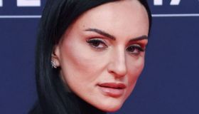 Arisa cancella la foto in topless: “Le cose cambiano”