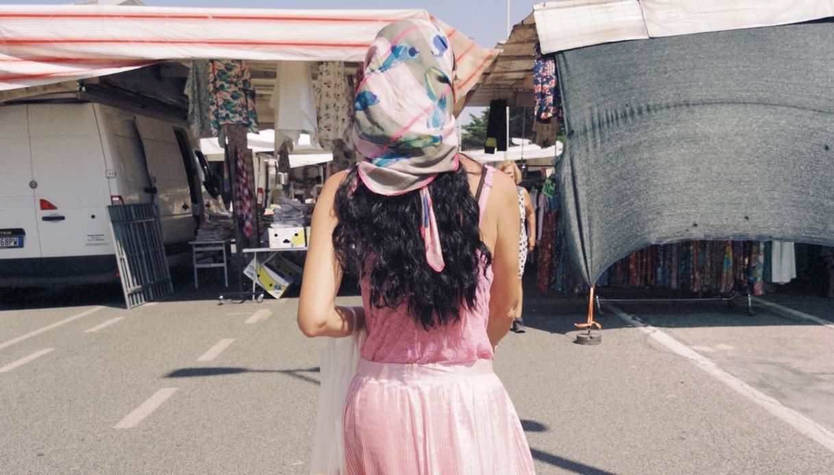 Arisa con il foulard