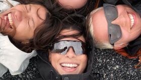 Emma ed Elisa scatenate in Islanda al concerto di Björk, poi l’arrivo a sorpresa