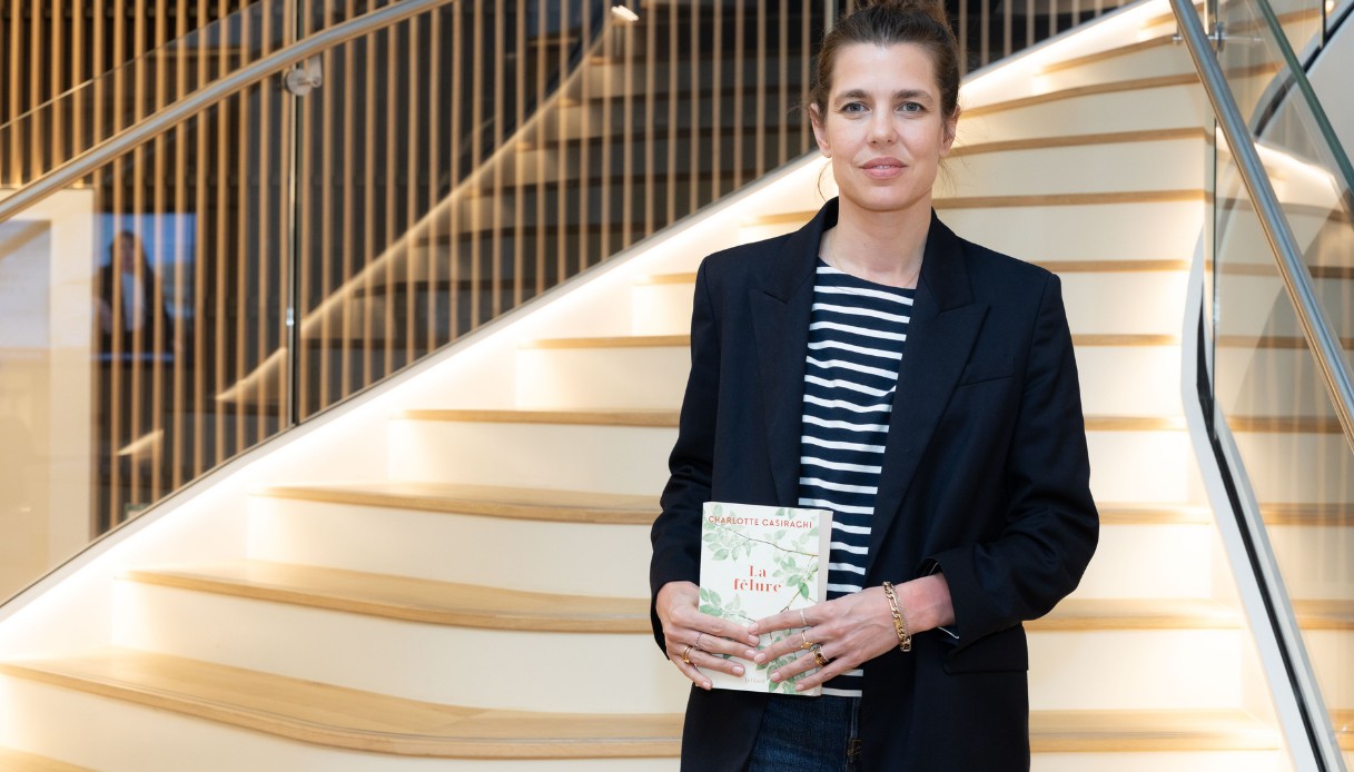 Charlotte Casiraghi con il suo libro &laquo;La F&ecirc;lure&raquo;