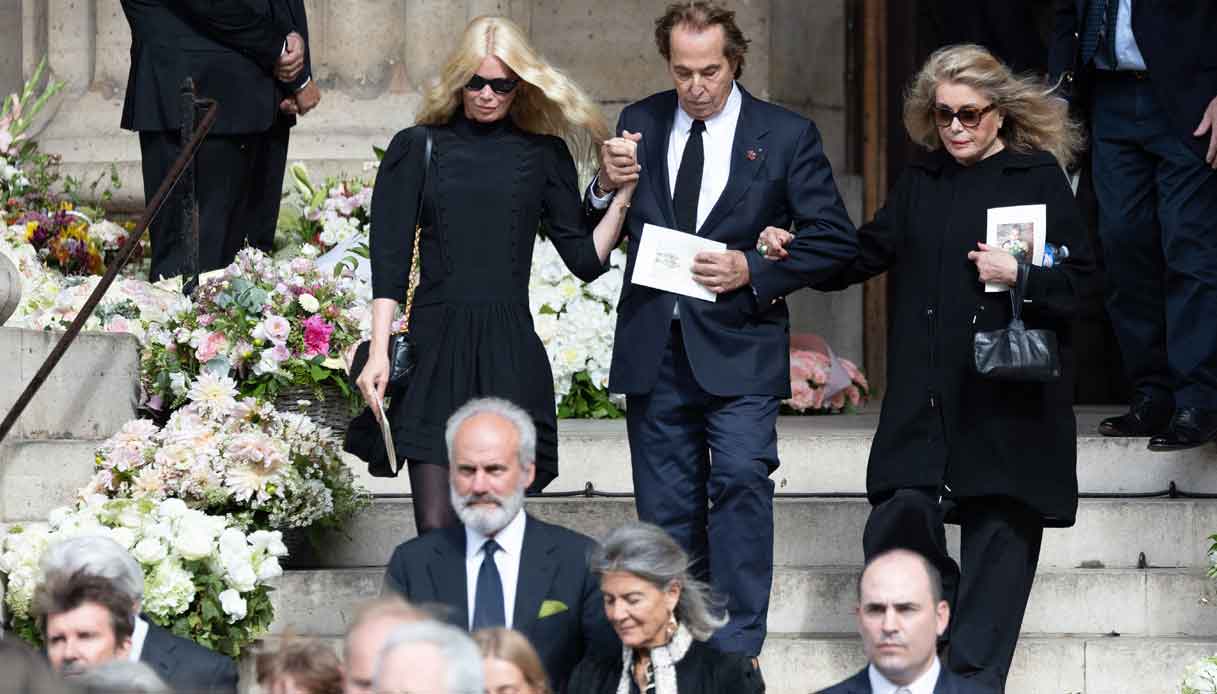 Da Beatrice Borromeo a Claudia Schiffer: l'omaggio al funerale di Mathilde Favier