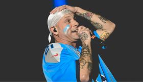 Non solo Noemi, anche Clementino e Harry Styles cadono dal palco: l’estate dei “capitomboli”