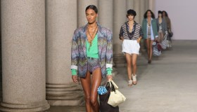 Dalla spiaggia al centro città, il costume intero è sempre il protagonista dell’estate: i modelli (furbi e glamour) da provare