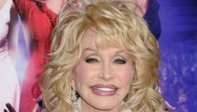 Dolly Parton è morta a 80 anni: il grande amore Carl Dean e la famiglia che non ha mai smesso di raccontare