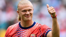 Erling Haaland, addio alla lunga chioma bionda: il nuovo look sorprende
