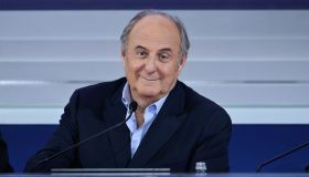 La Ruota della Fortuna, irregolarità nell’eliminazione di due concorrenti: Gery Scotti rimedia all’errore