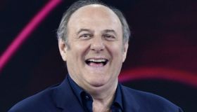 La Ruota della Fortuna, Gerry aiuta i concorrenti. Poi scappa la parola proibita