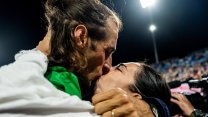 Gianmarco Tamberi, la vittoria nel giorno del primo compleanno della figlia: la dedica e il bacio sugli spalti