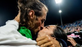 Gianmarco Tamberi, la vittoria nel giorno del primo compleanno della figlia: la dedica e il bacio sugli spalti