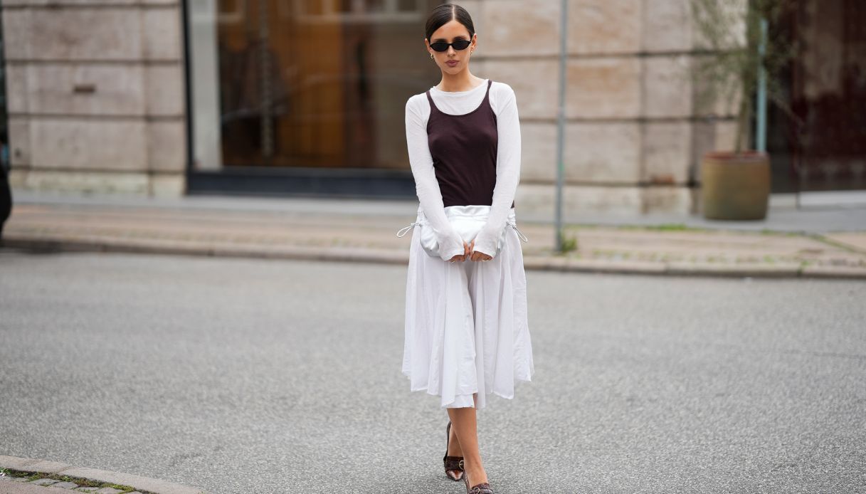 Gonna a trapezio sandali kitten heels look casual