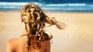 Addio ai capelli spenti in estate con il balsamo in sconto che illumina istantaneamente la chioma