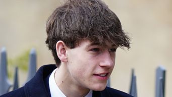 Estate sul trattore per il nipote del Re: il giovane James sceglie la vita da contadino