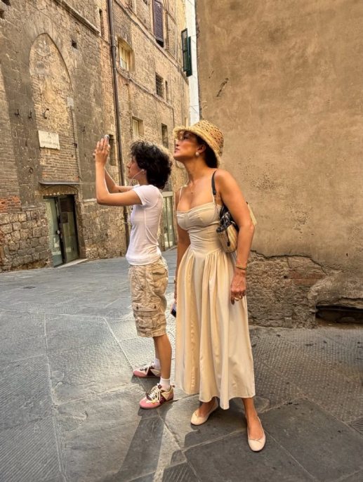 Jennifer Lopez, i look iconici per la sua vacanza dal sapore italiano