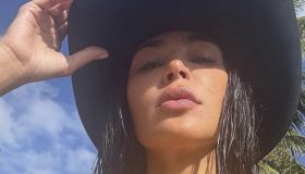 Kim Kardashian rilancia l’accessorio sexy anni 2000 che scolpisce la vita