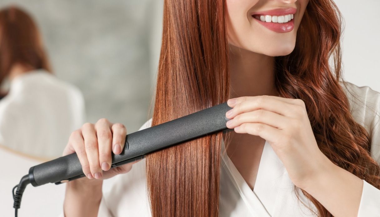 Amazon, con le offerte da Black Friday di agosto oggi ti porti a casa la piastra per capelli più desiderata (e la usi tutto l’anno)