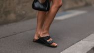 Birkenstock o Grünland? Le ciabatte più vendute a confronto per una sfida testa a testa (oggi entrambe scontate)