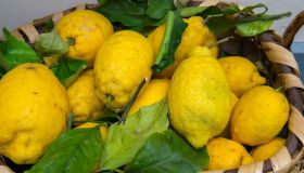 Perché dovresti mettere un limone sotto il letto prima di andare a dormire
